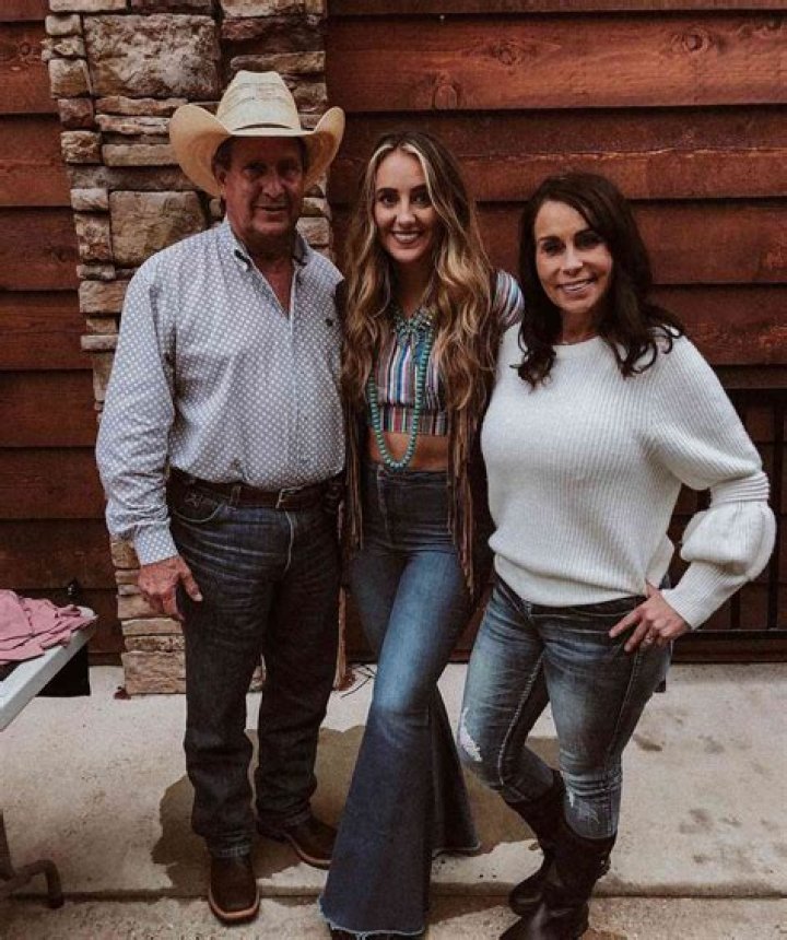 Discover the Family Ties of Rising Country Star: Who Are Lainey Wilson's Parents?