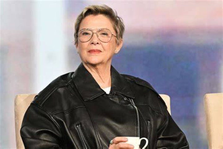 Does Annette Bening Smoke? All You Need to Know