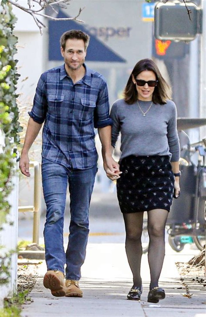 Exploring the Love Life of Jennifer Garner: Who is Her Boyfriend?