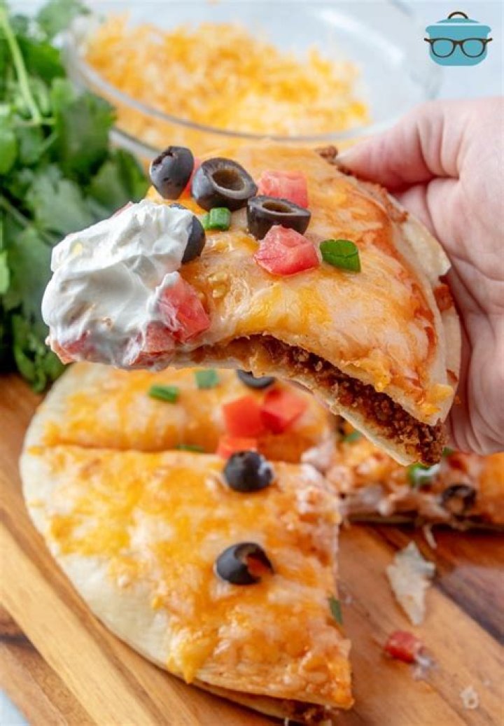 Exploring the Mexican Pizza: A Beloved Taco Bell Creation