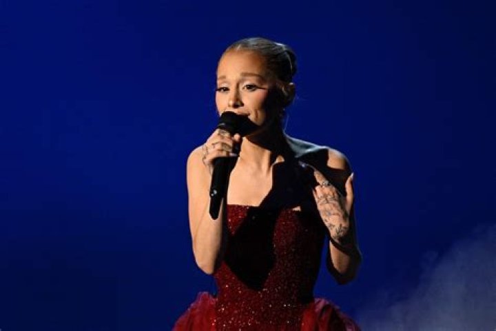 How Tall is Ariana Grande? Discovering the Height of the Pop Icon