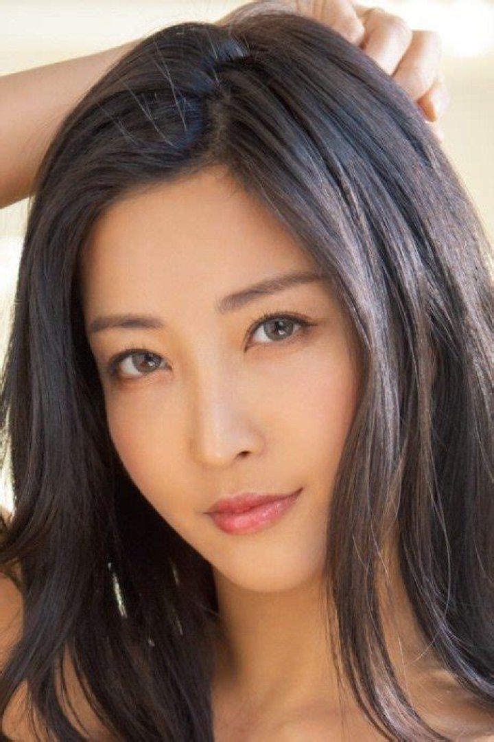 Sumire Mizukawa: The Rising Star of Japanese Entertainment